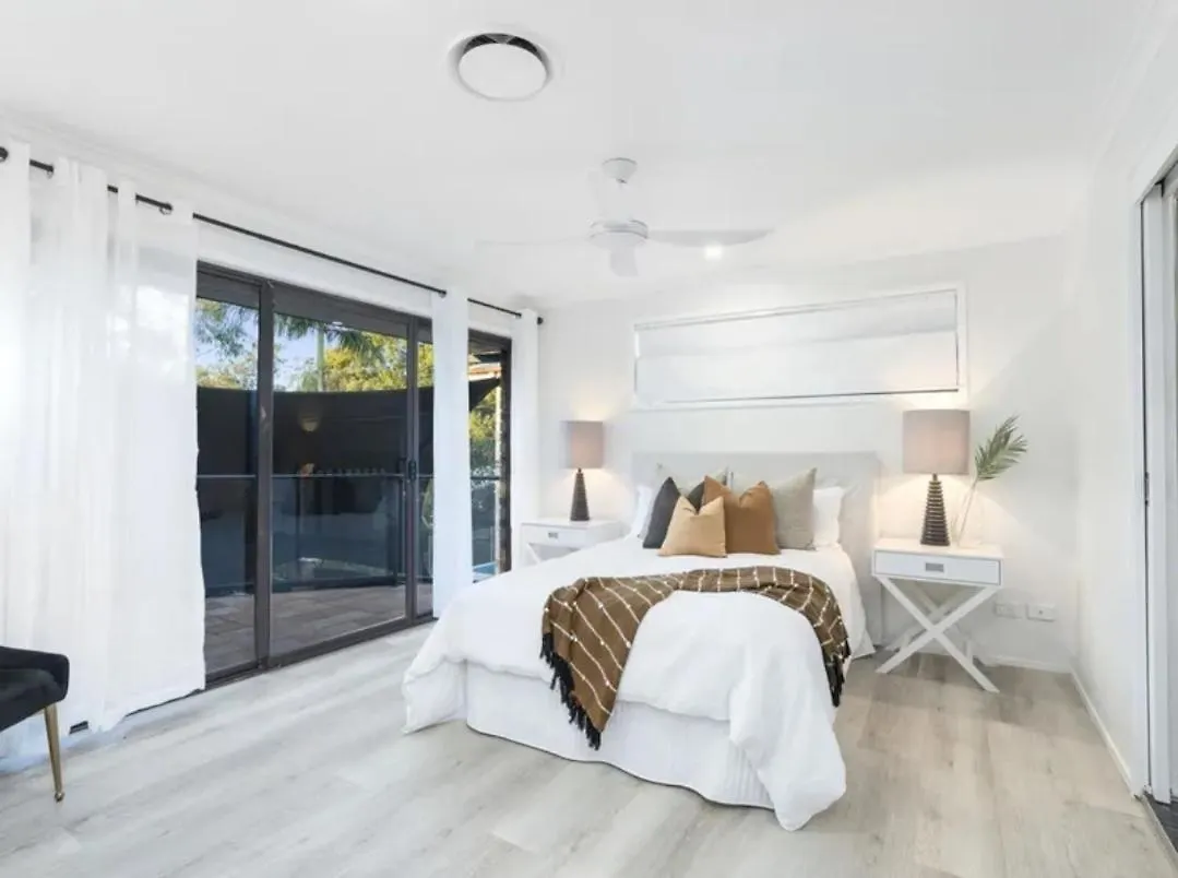 Paradise Retreat Resort Home With Waterfall & Pool On 2000M2 Gold Coast Holiday home