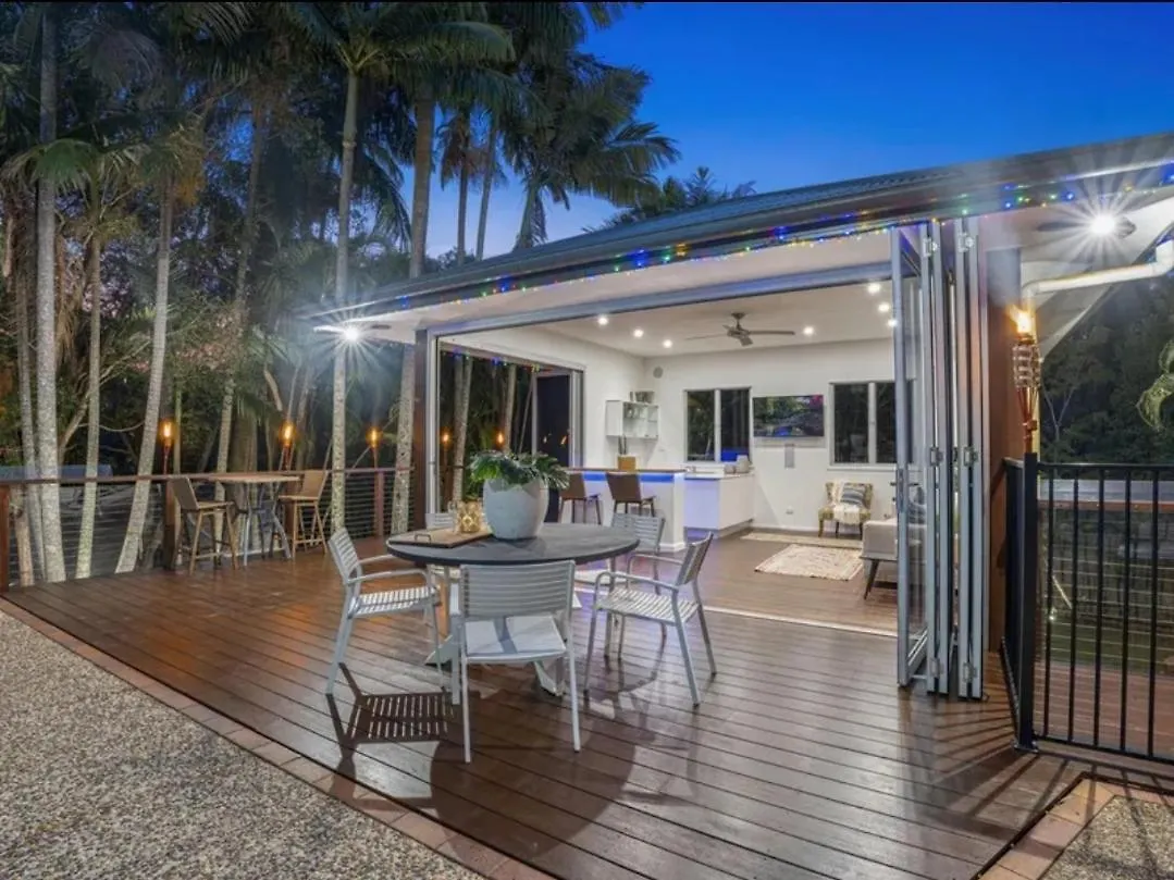 Paradise Retreat Resort Home With Waterfall & Pool On 2000M2 Gold Coast Australia